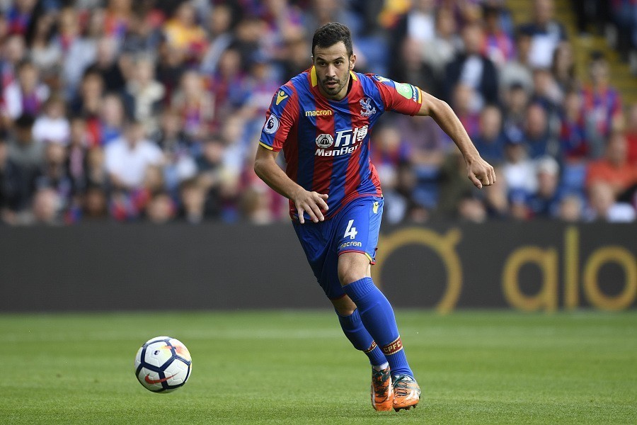 包含沙尔克坚守主场取得胜利保持不败的词条